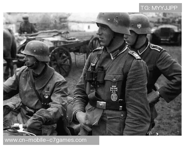 日本国脚拿二战战犯相片合影，英超球队抱歉